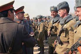Офицерам советской армии